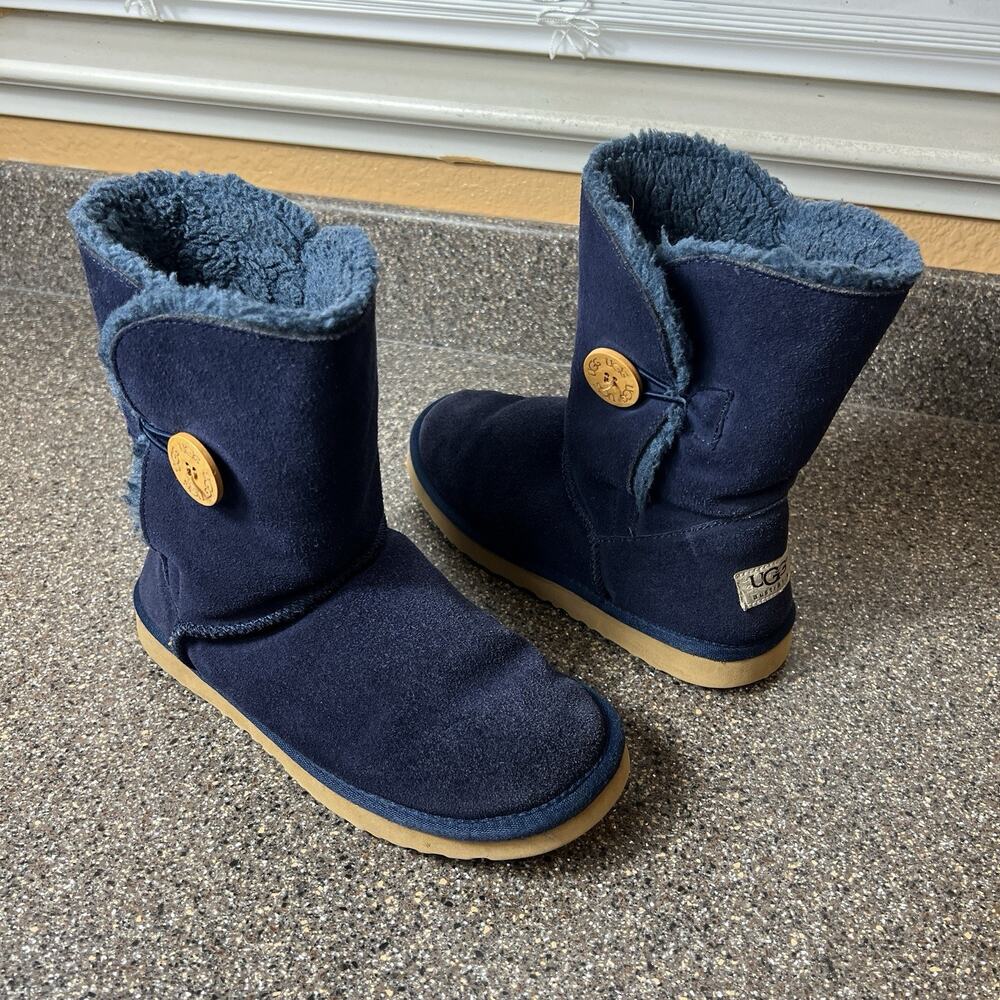 UGG Bailey Button ll Womens Size 6 Navy Blue Winter Suede Boots Sheepskin Lining